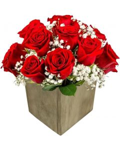 18 Red Rose in Wooden Vase
